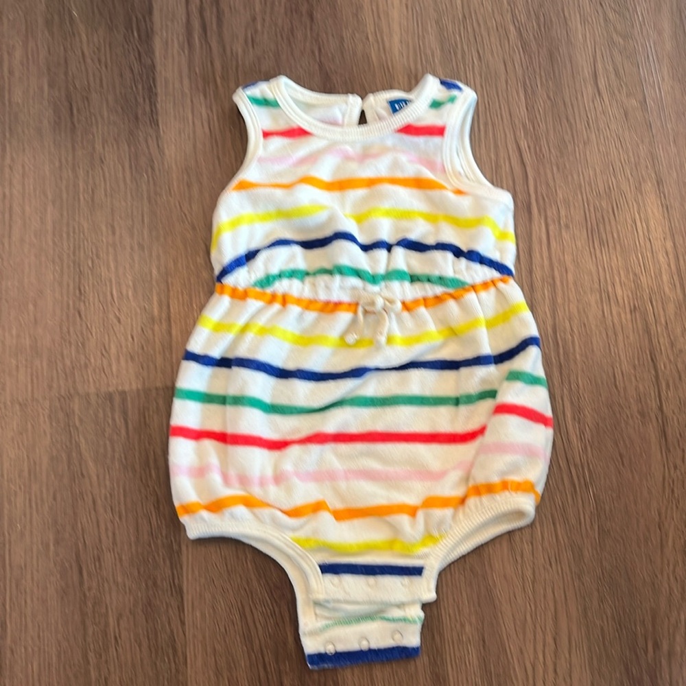 Old Navy Onesie - 6-12 month